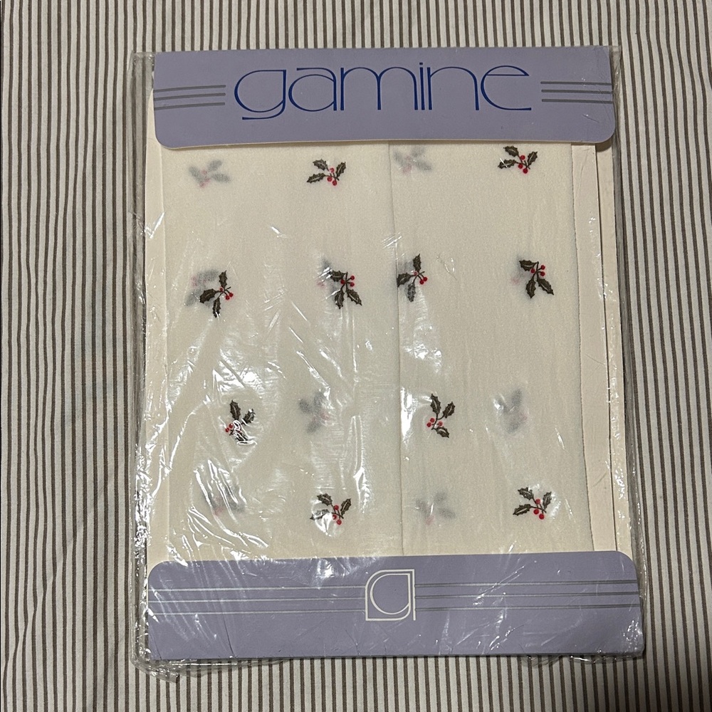 Vintage holly berry print white women hosiery size 30 B deck the halls